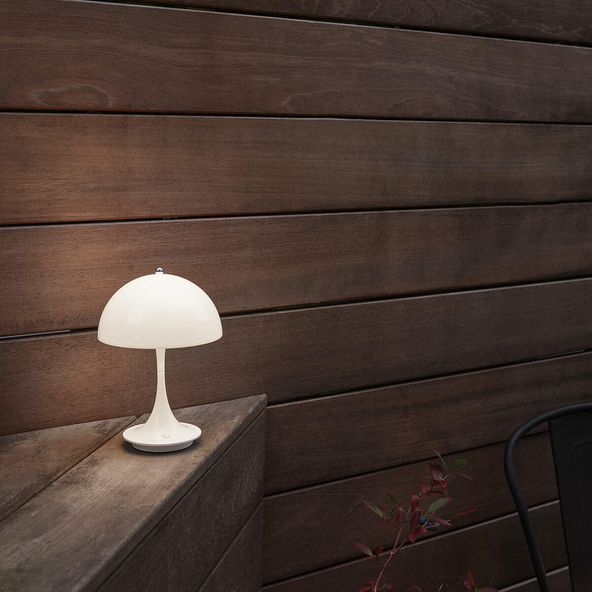 Louis Poulsen Panthella 160 Portable V2 LED Akkuleuchte, Acryl opalweiß – Design by Verner Panton