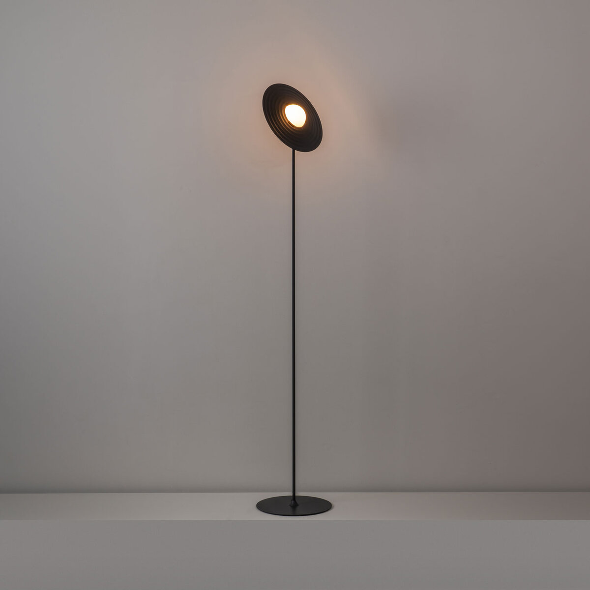 Milan Symphony Stehleuchte, Höhe: 130 cm, Ø: 30 cm, anthrazitgrau