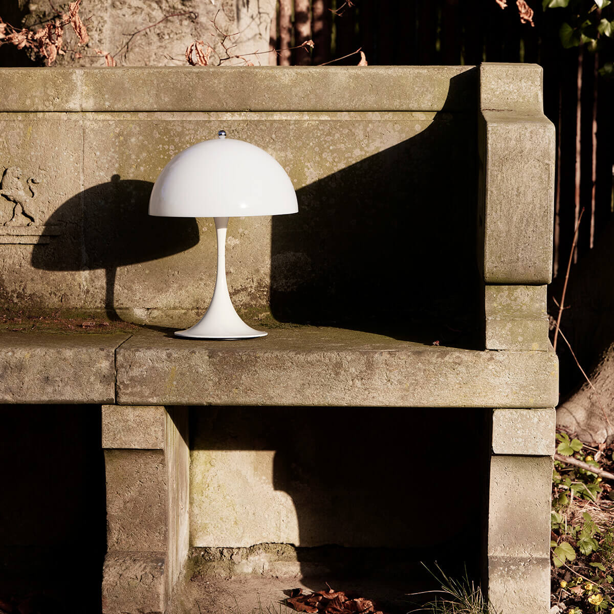 Louis Poulsen Panthella 250 Portable V2 LED Akkuleuchte, Acryl opalweiß – Design by Verner Panton