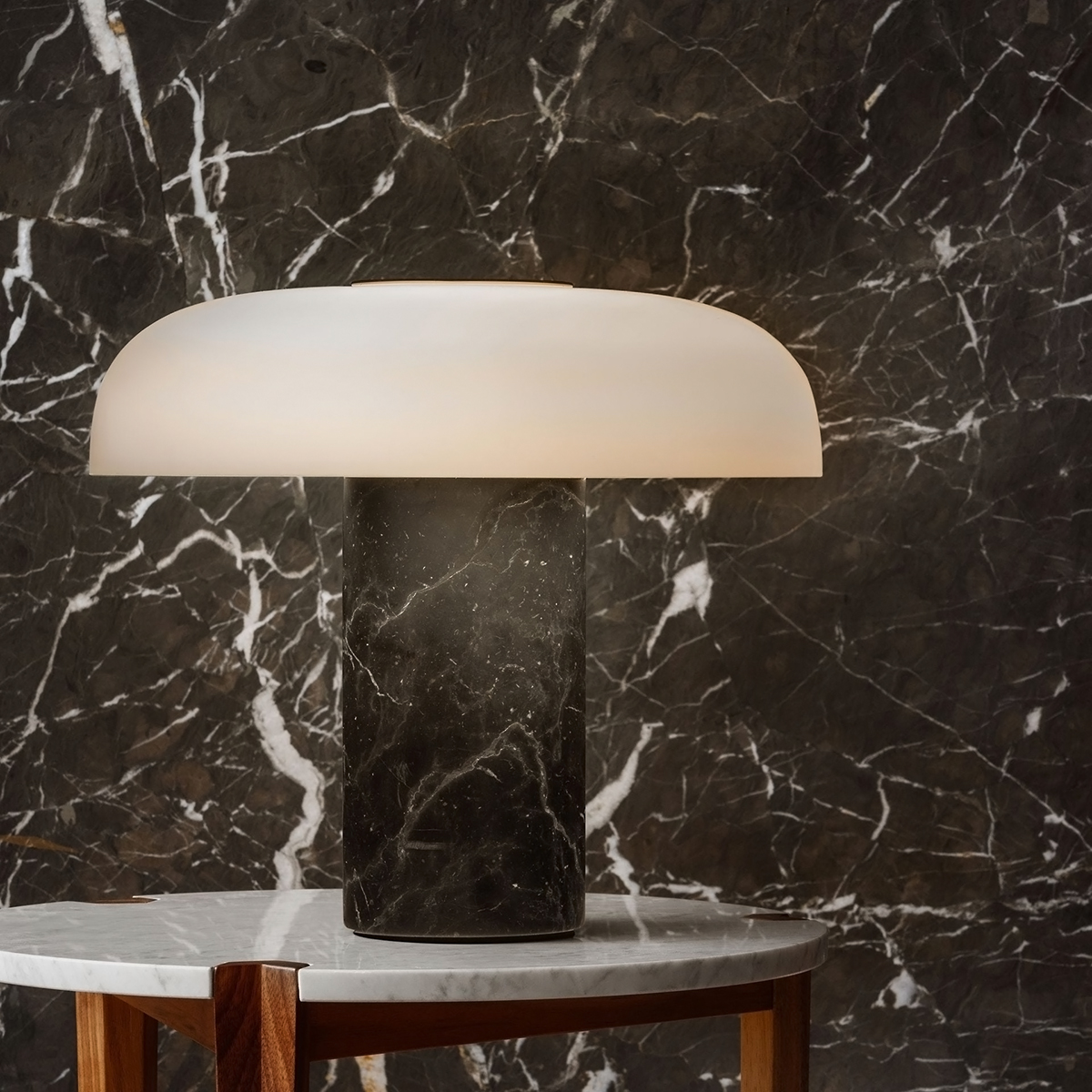 Fontana Arte Tropico Media LED Tischleuchte, Marquinia-Marmor schwarz
