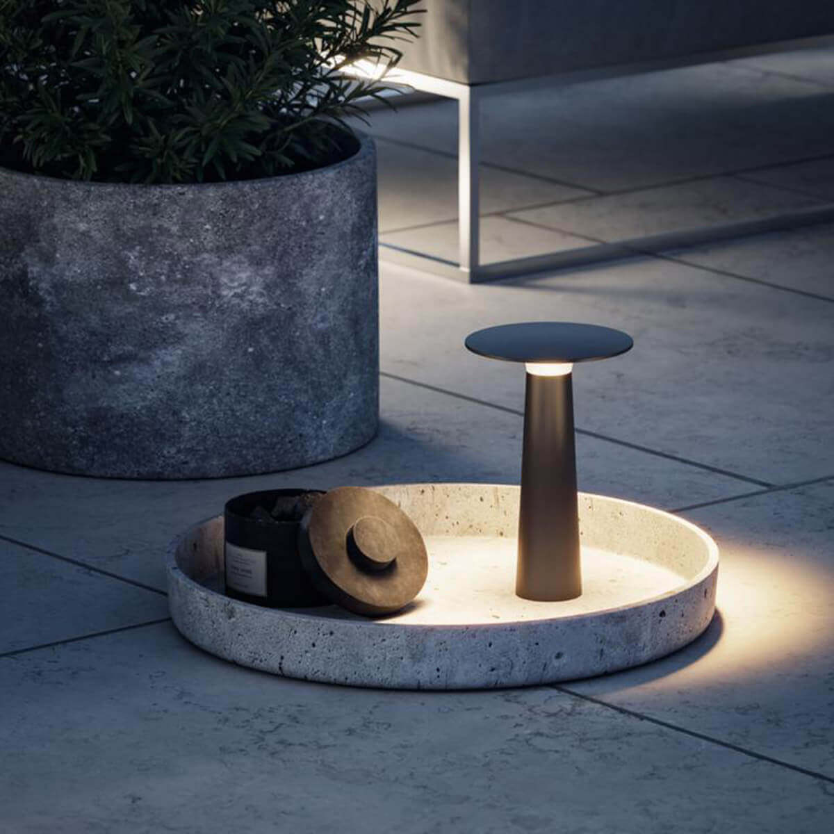 IP44.DE Lix LED Akkuleuchte, Dim-to-Amber, jet black (schwarz)