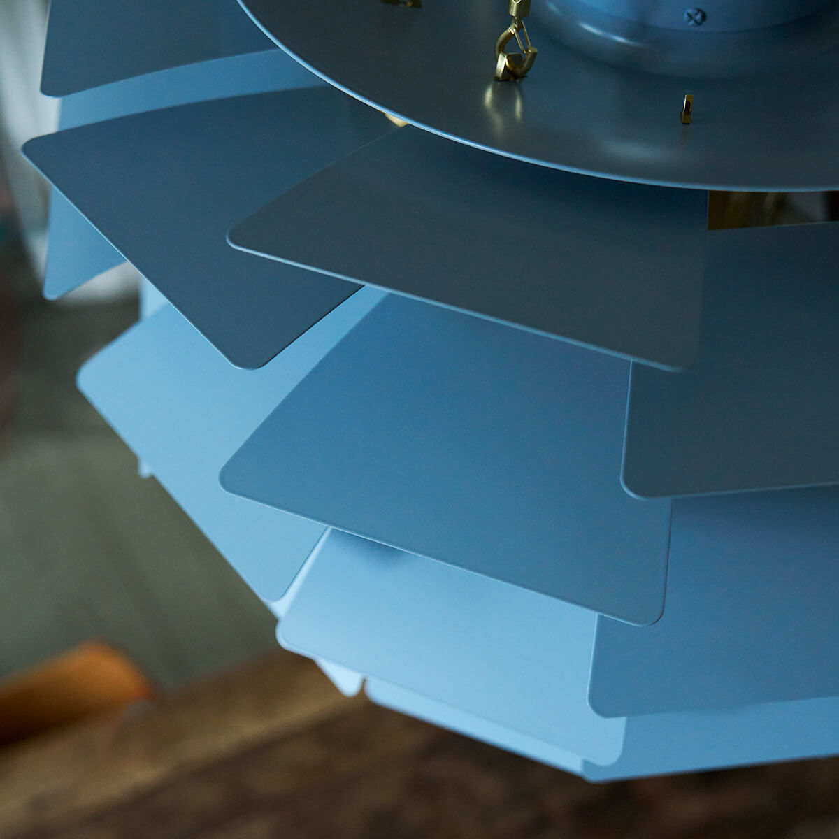 Louis Poulsen PH Artichoke 480 Pendelleuchte, Ø: 48 cm, Dusty blue / Messing