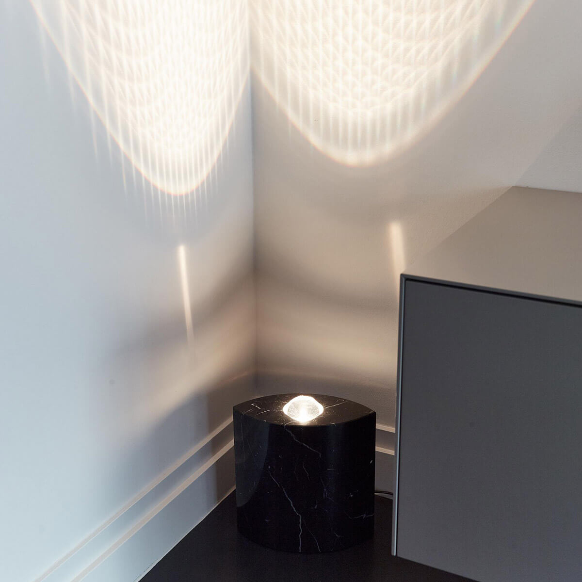 Tecnolumen Egyptian Eye LED Bodenleuchte, Marmor schwarz matt