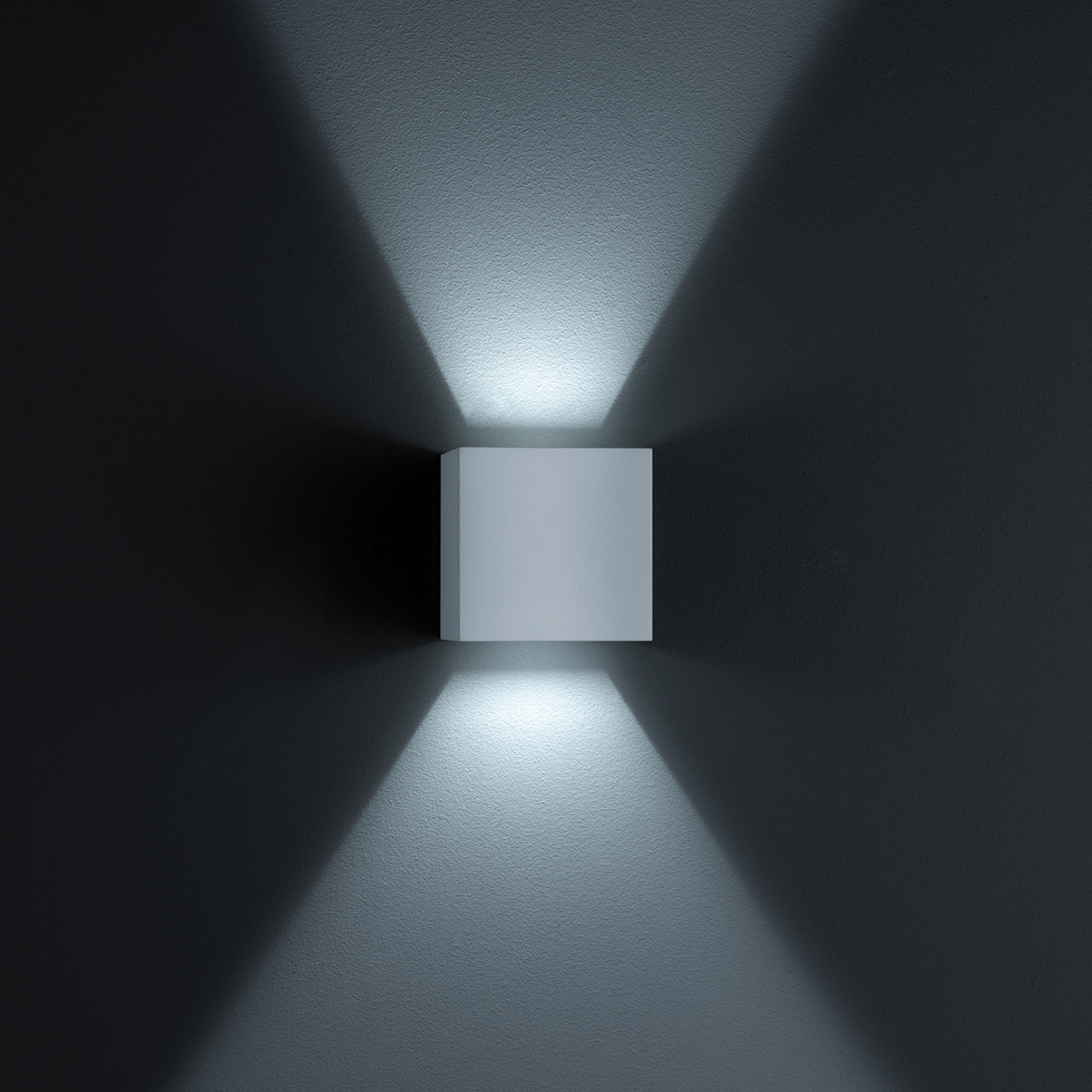 Helestra Siri 44 Up & Down LED Außenwandleuchte, silbergrau