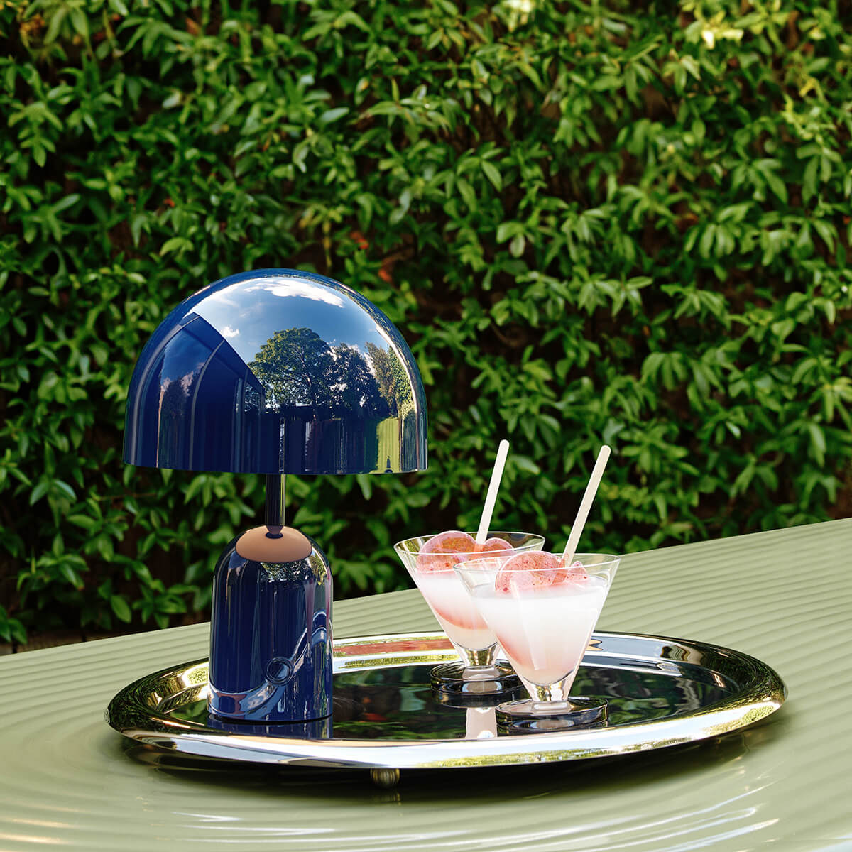 Tom Dixon Bell Portable LED Akkuleuchte, indigo glänzend