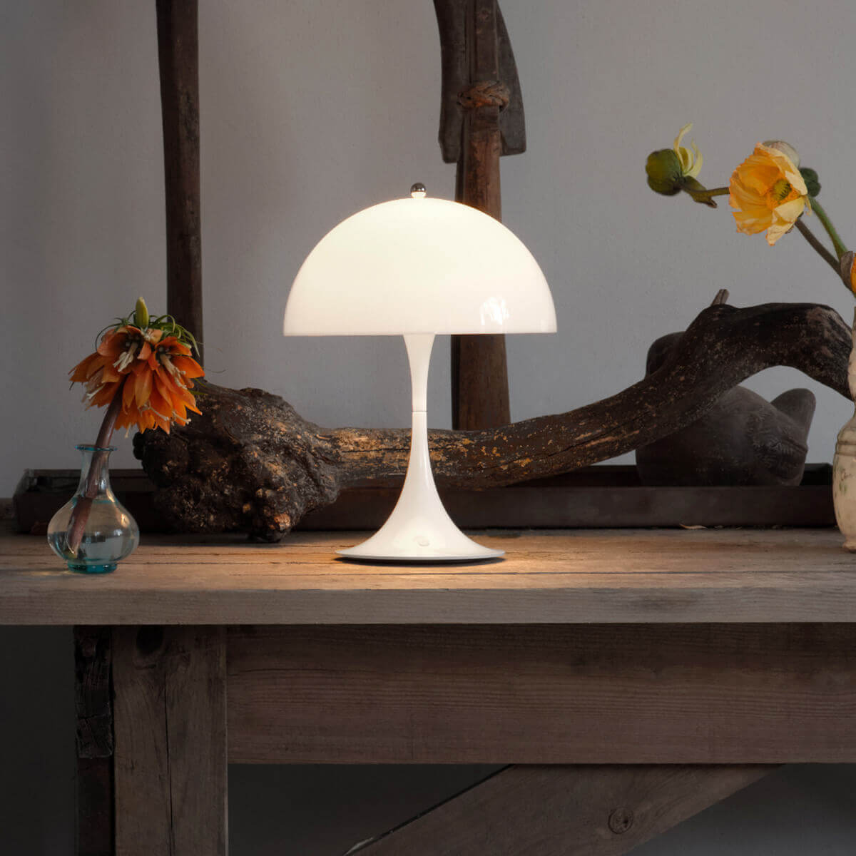 Louis Poulsen Panthella 250 Portable V2 LED Akkuleuchte, Acryl opalweiß – Design by Verner Panton