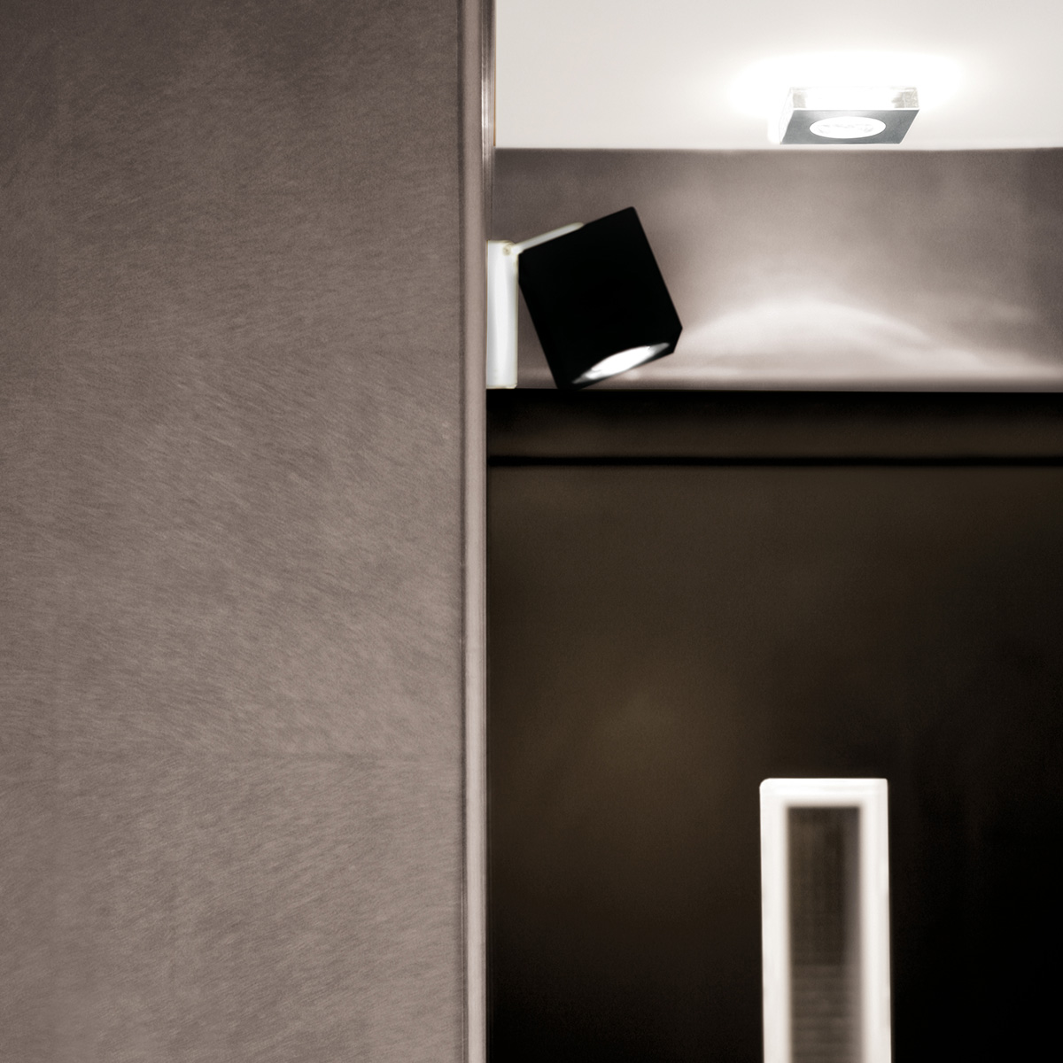 Fabbian Cubetto Wand- / Deckenleuchte, kippbar, schwarz