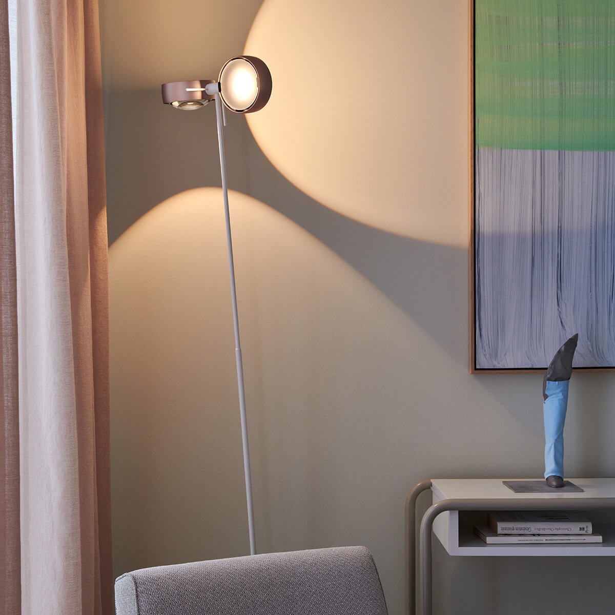 Occhio Sento E terra "air" LED Stehleuchte, gold matt / weiß matt