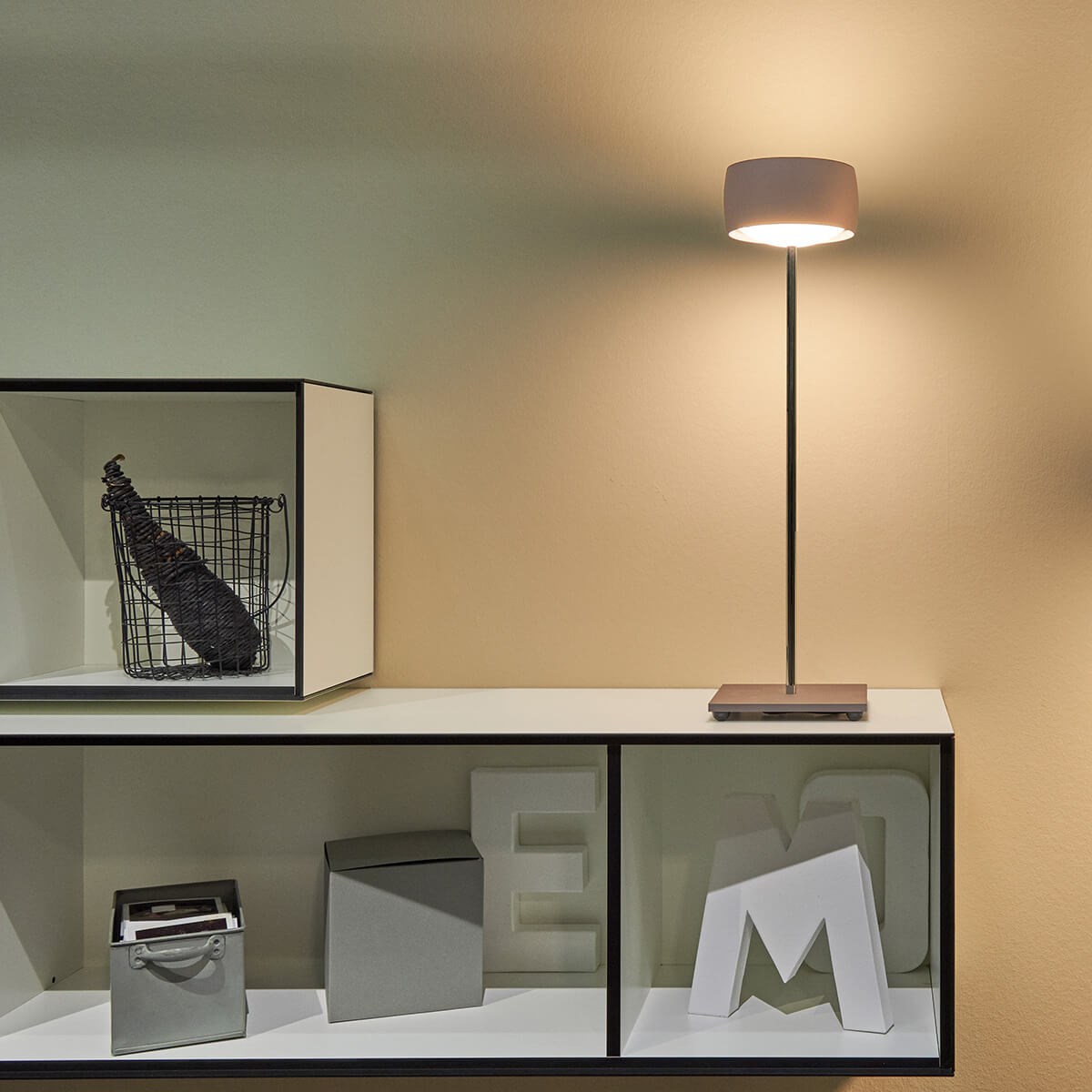 Oligo Grace LED Tischleuchte, Tunable White, Chrom / Satin copper