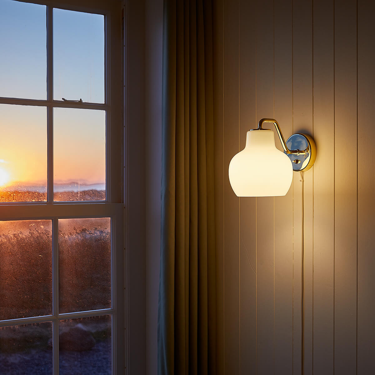 Louis Poulsen VL Ring Crown Wandleuchte, 1-flg., Messing / Opalglas