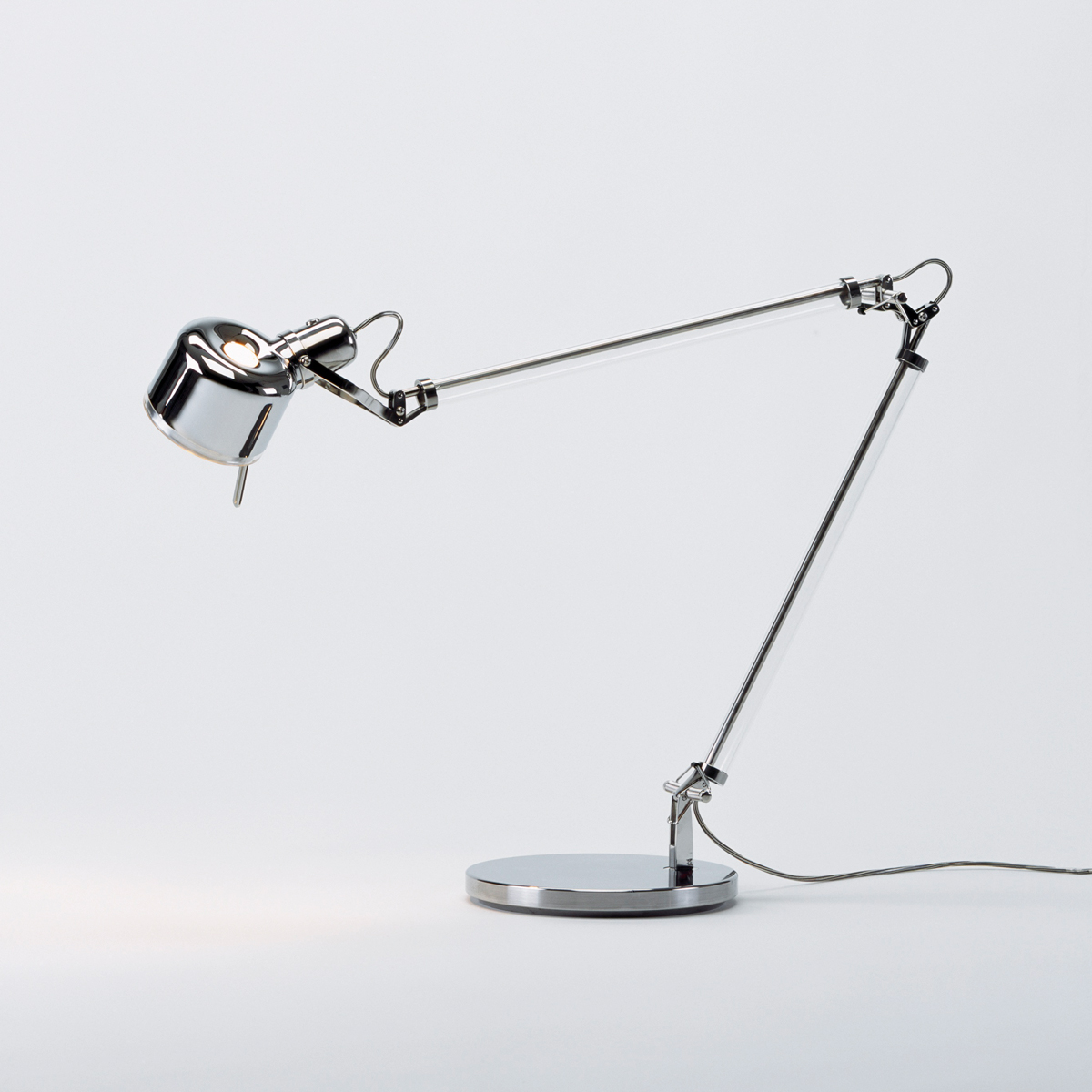 Serien.lighting Job Table LED Tischleuchte, Edelstahl poliert, mit Sockel