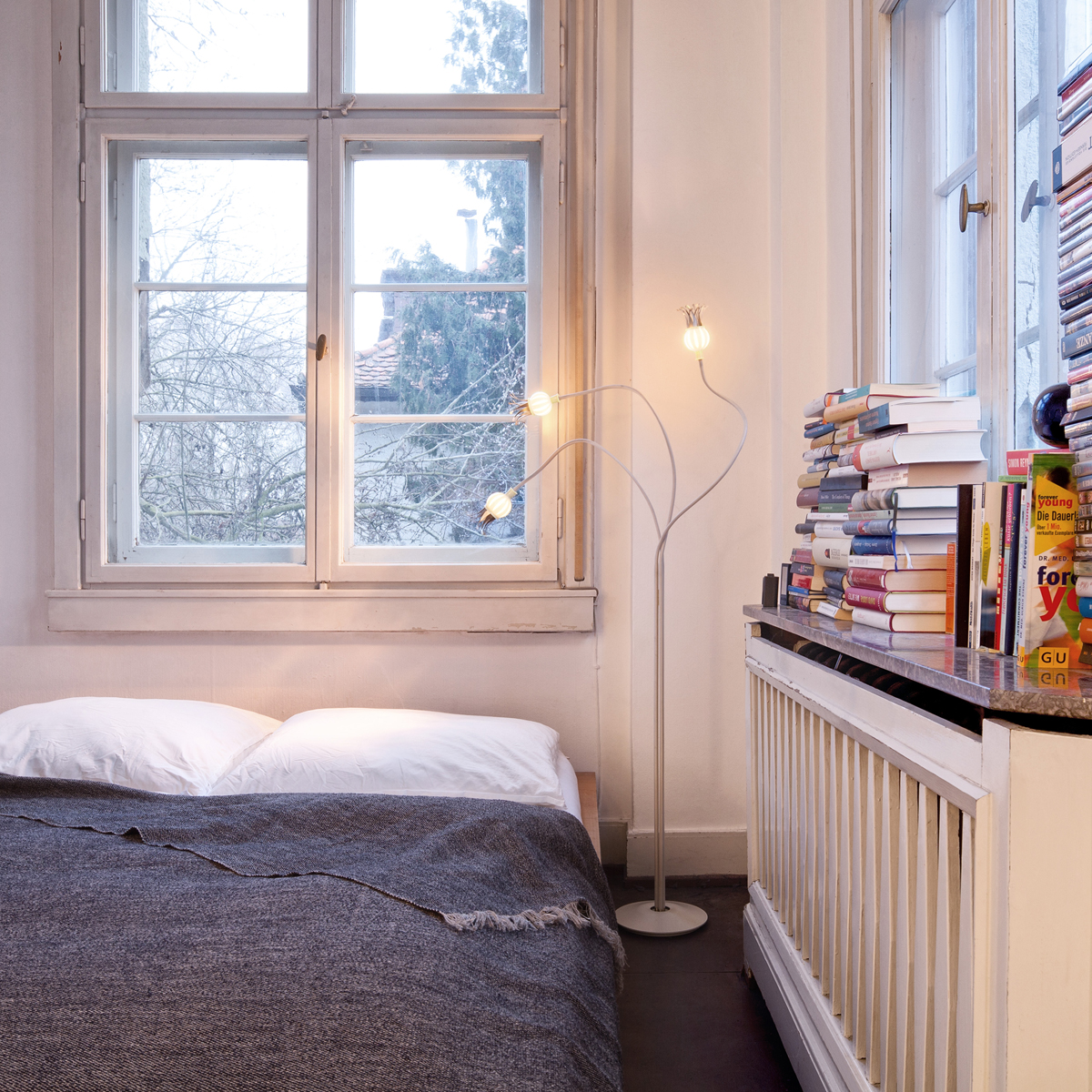 Serien.lighting Poppy Floor 3 Stehleuchte, Schirme: Keramik, Arme: beige