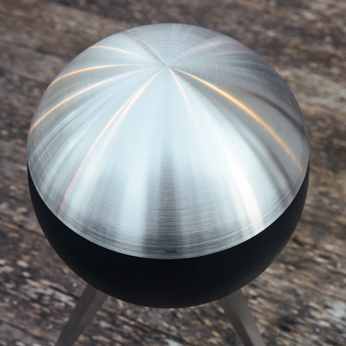 Höfats Moon 45 Deckel, Edelstahl gebürstet, mit Moon 45 Feuerschale mit hohem Fuß (separat erhältlich)