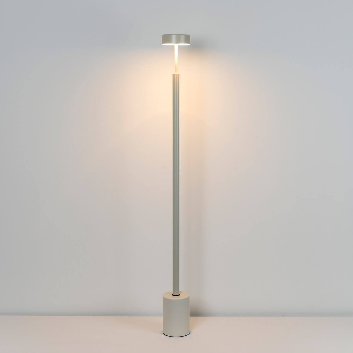 Milan Peak LED Stehleuchte, Höhe: 130 cm, nerzfarben