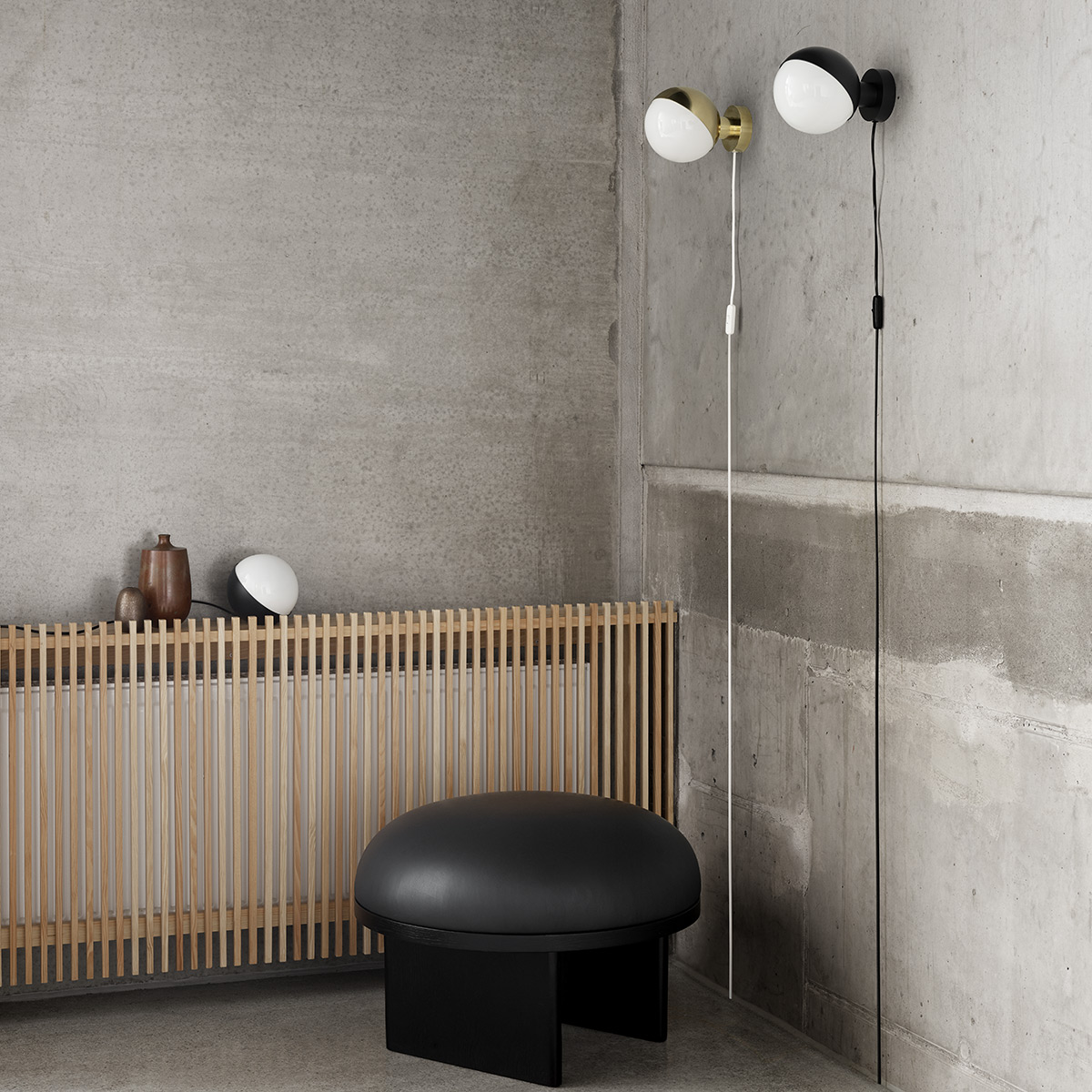 Louis Poulsen VL Studio Wandleuchte, mit Kabel, schwarz matt und Messing gebürstet (ausgeschaltet)