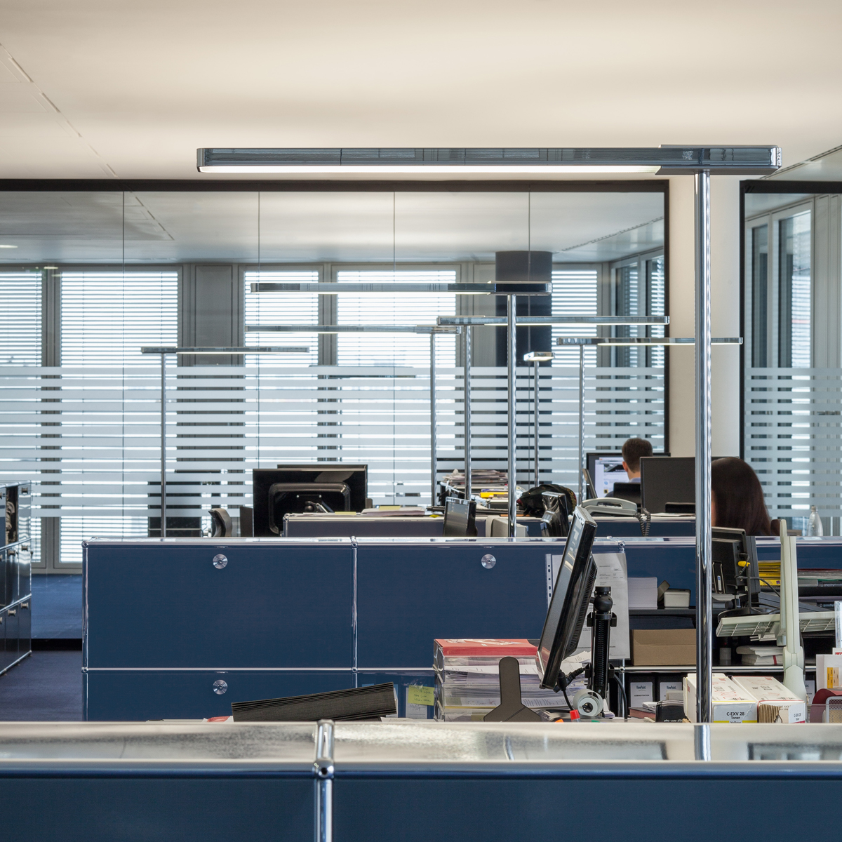 Serien.lighting Slice² Floor LED Stehleuchte, Chrom, Sockel: Silber