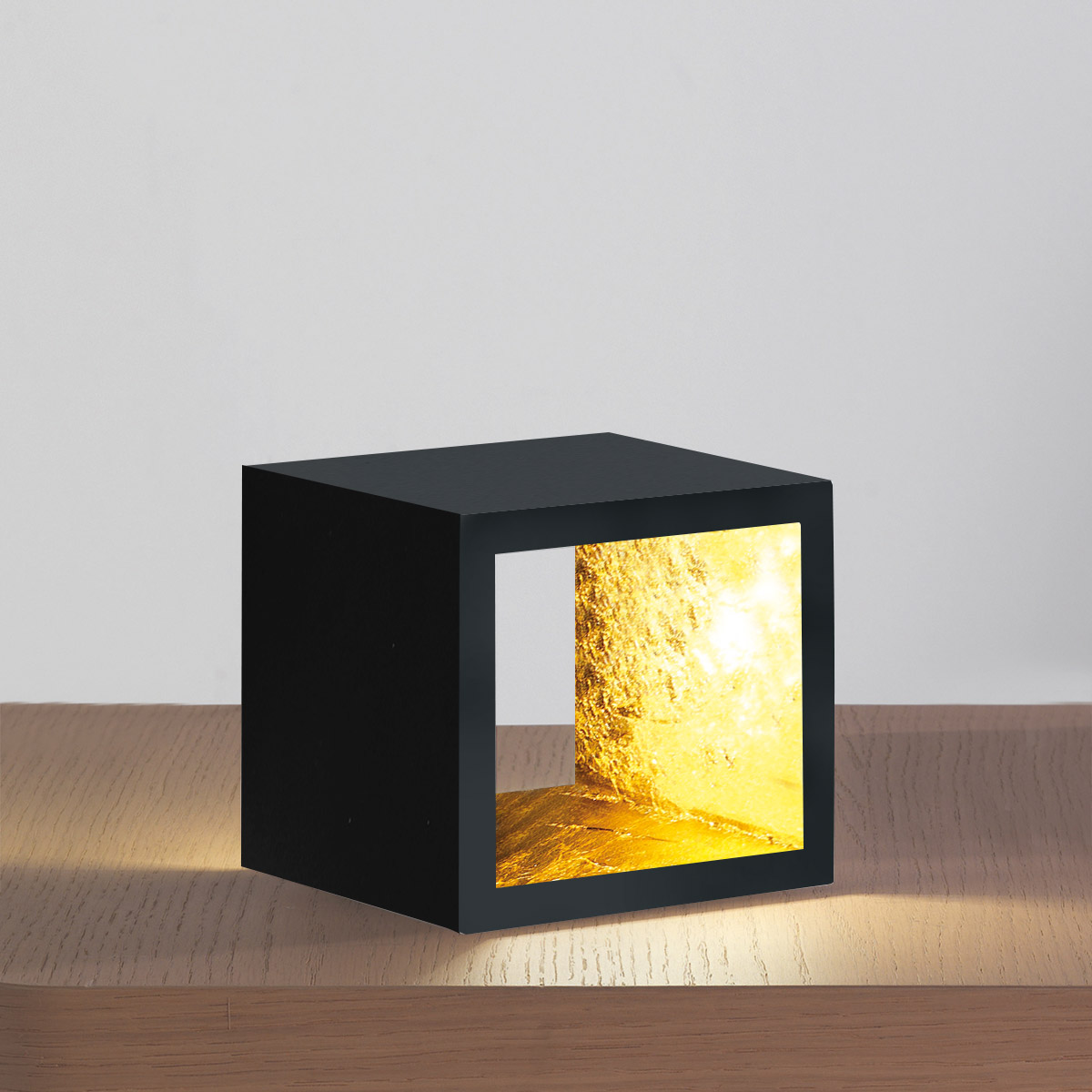 Icone Cubo LED Tischleuchte, schwarz / Blattgold