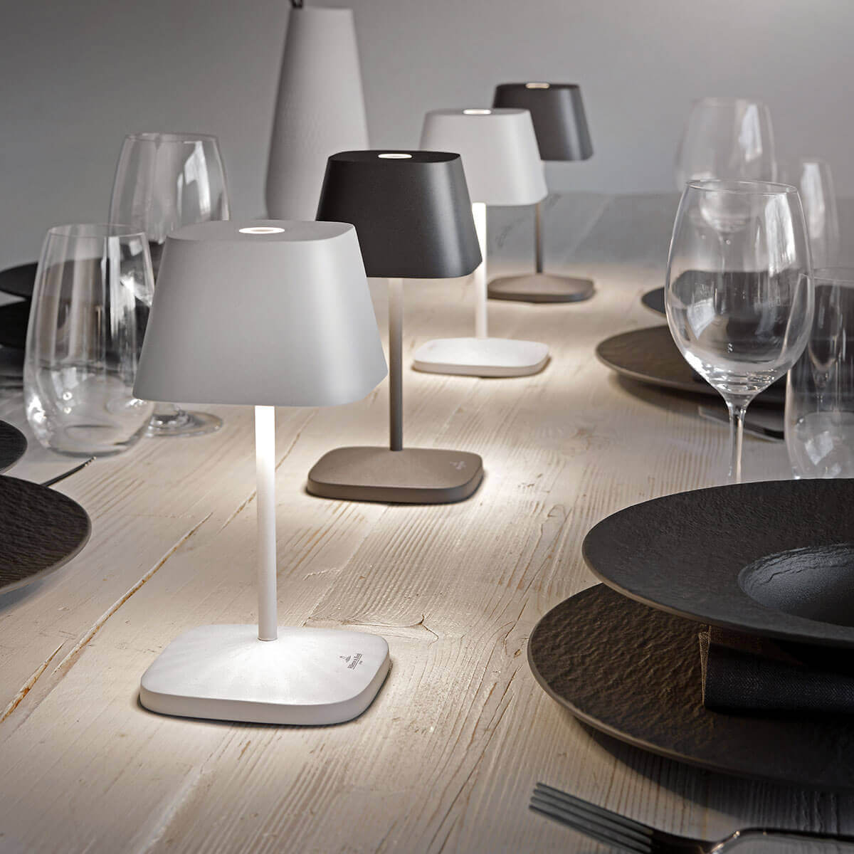 Villeroy & Boch Neapel RC LED Akkuleuchte, schwarz und weiß
