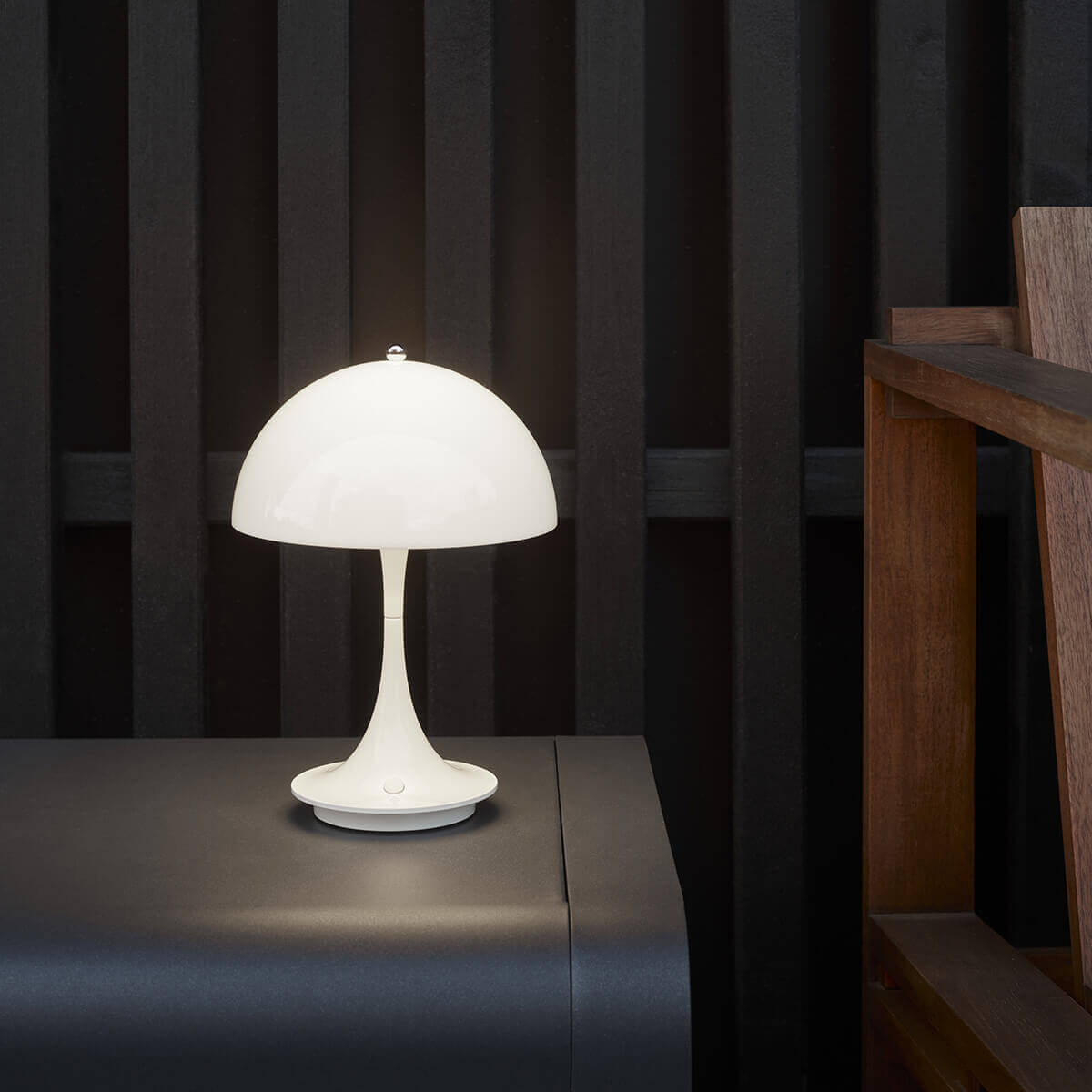 Louis Poulsen Panthella 160 Portable V2 LED Akkuleuchte, Acryl opalweiß – Design by Verner Panton