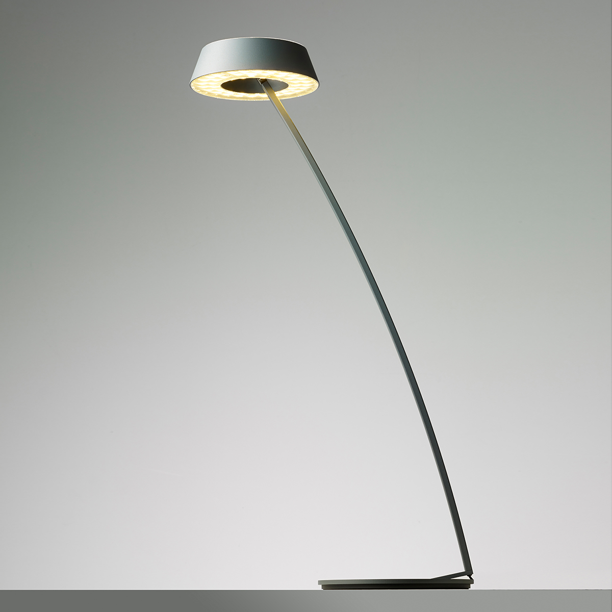 Oligo Glance LED Tischleuchte, gebogen, grau matt