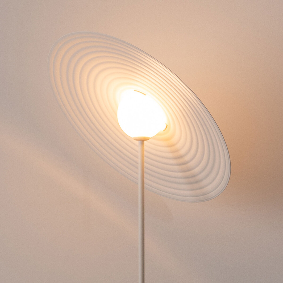 Milan Symphony Stehleuchte, nerzfarben, Schirm: Ø 45 cm