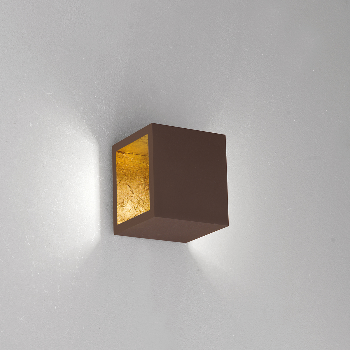 Icone Cubo LED Wandleuchte, braun / Blattgold