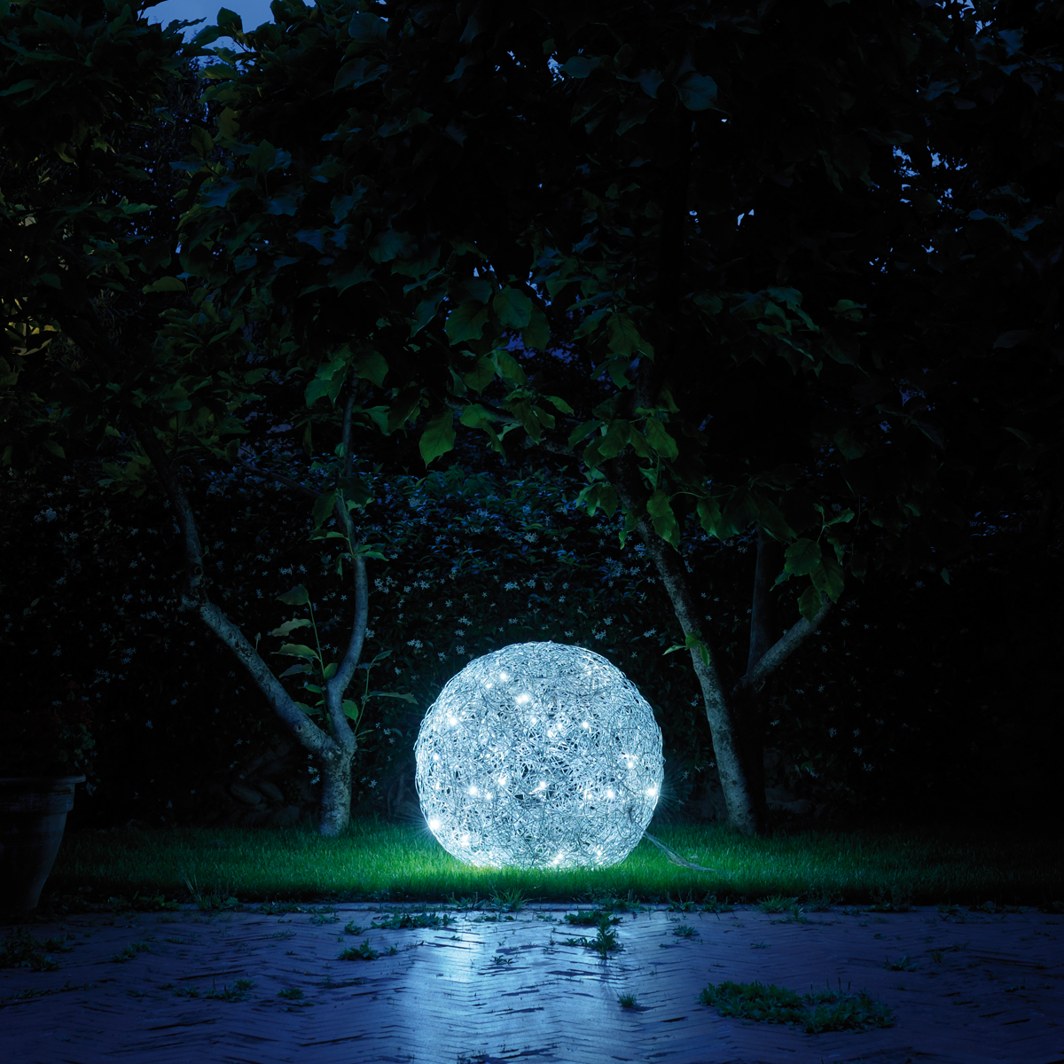 Catellani & Smith Fil de Fer F Outdoor Bodenleuchte, Ø: 100 cm, Aluminium (Foto: Nava-Rapacchietta)