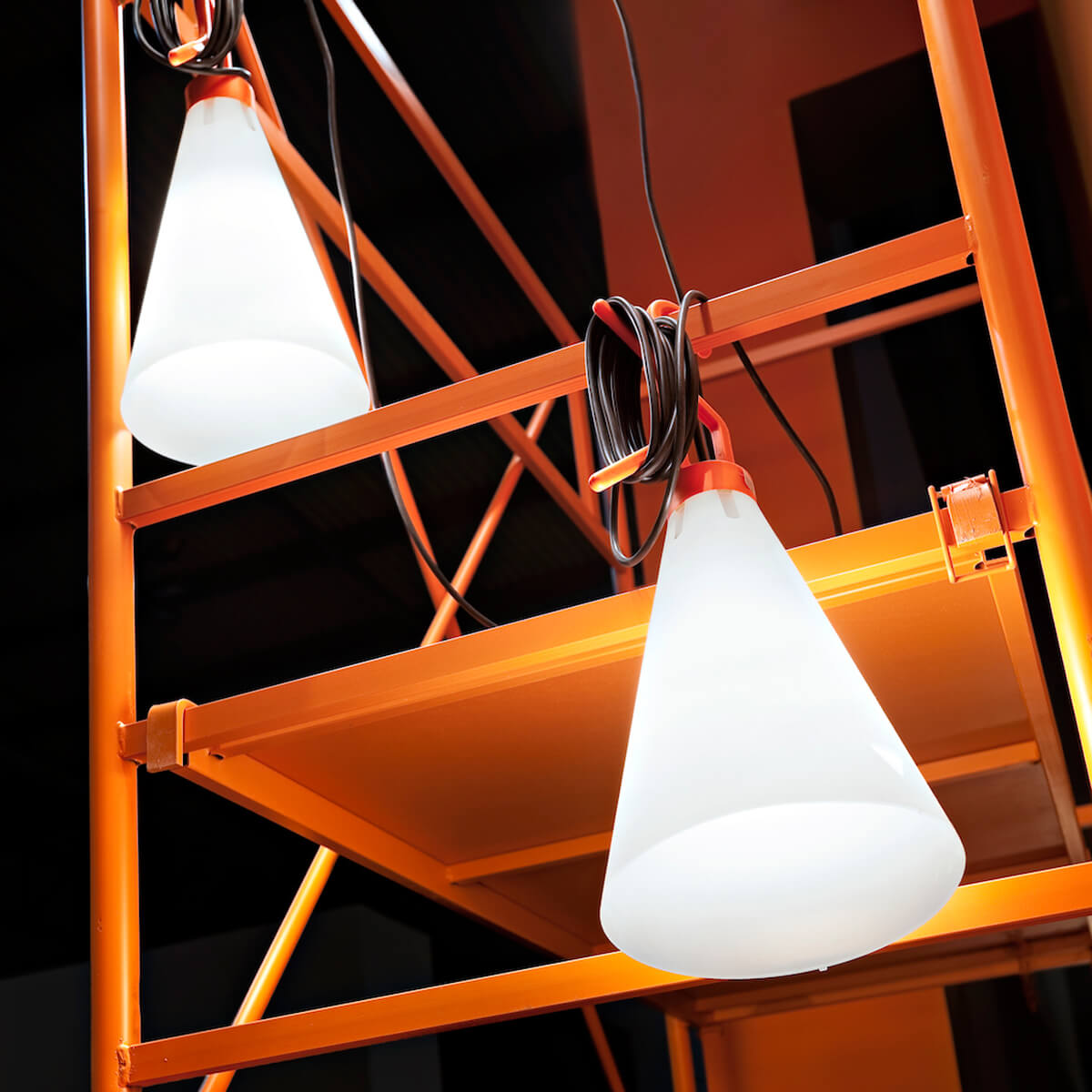 189-flos-mayday-allzweckleuchte-f3780002-orange-ambiente-3-1200x1200 Flos Mayday Allzweckleuchte, orange