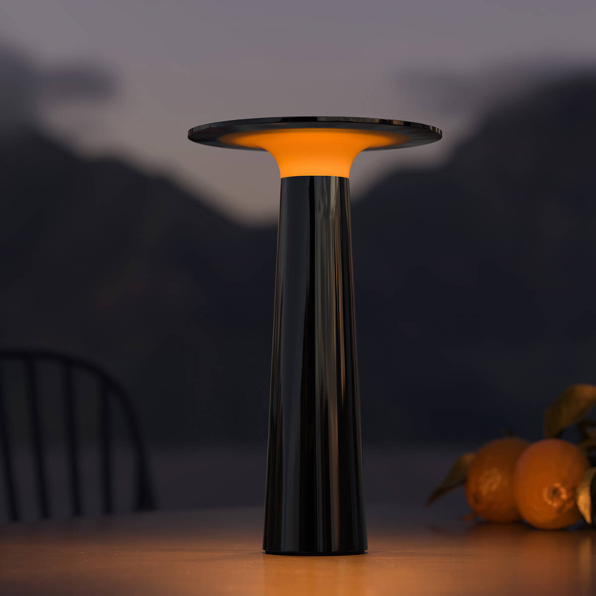 IP44.DE Lix LED Akkuleuchte, Dim-to-Amber, dark chrome (dunkles Chrom)