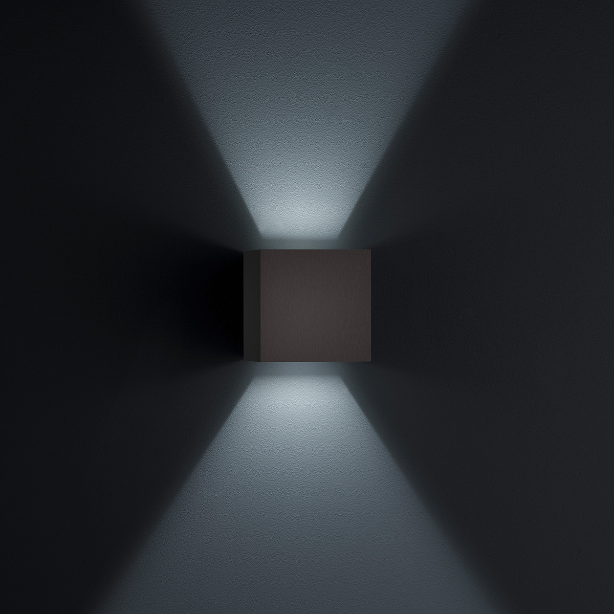 Helestra Siri 44 Up & Down LED Außenwandleuchte, schwarz matt