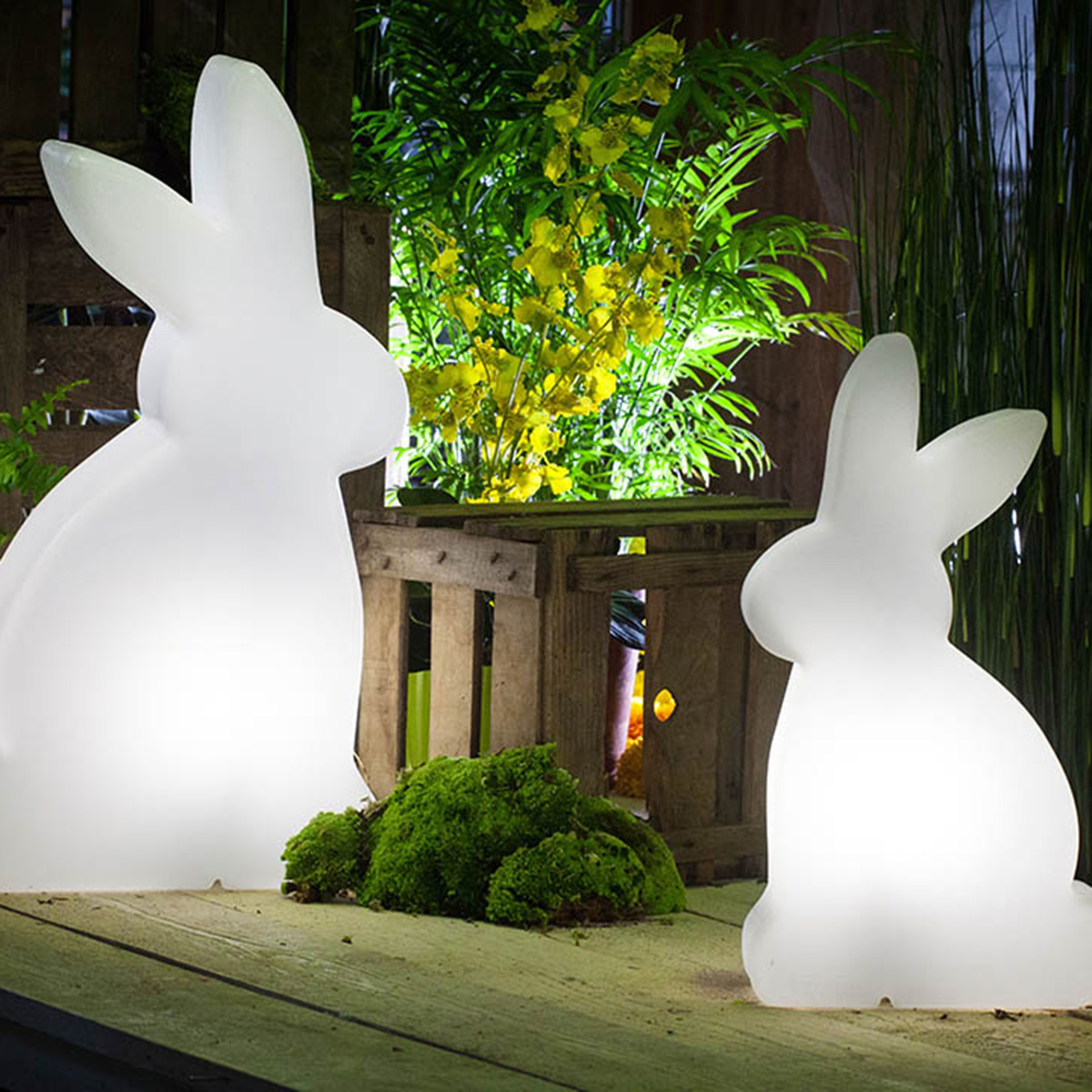 8 seasons design Shining Rabbit RGB LED Dekoleuchte 50 und 70 cm, weiß