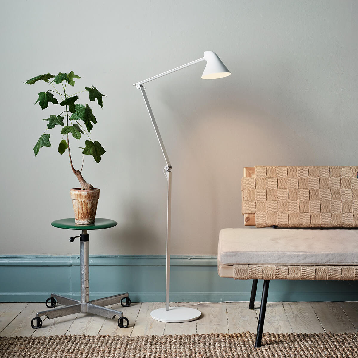 Louis Poulsen NJP LED Stehleuchte, weiß