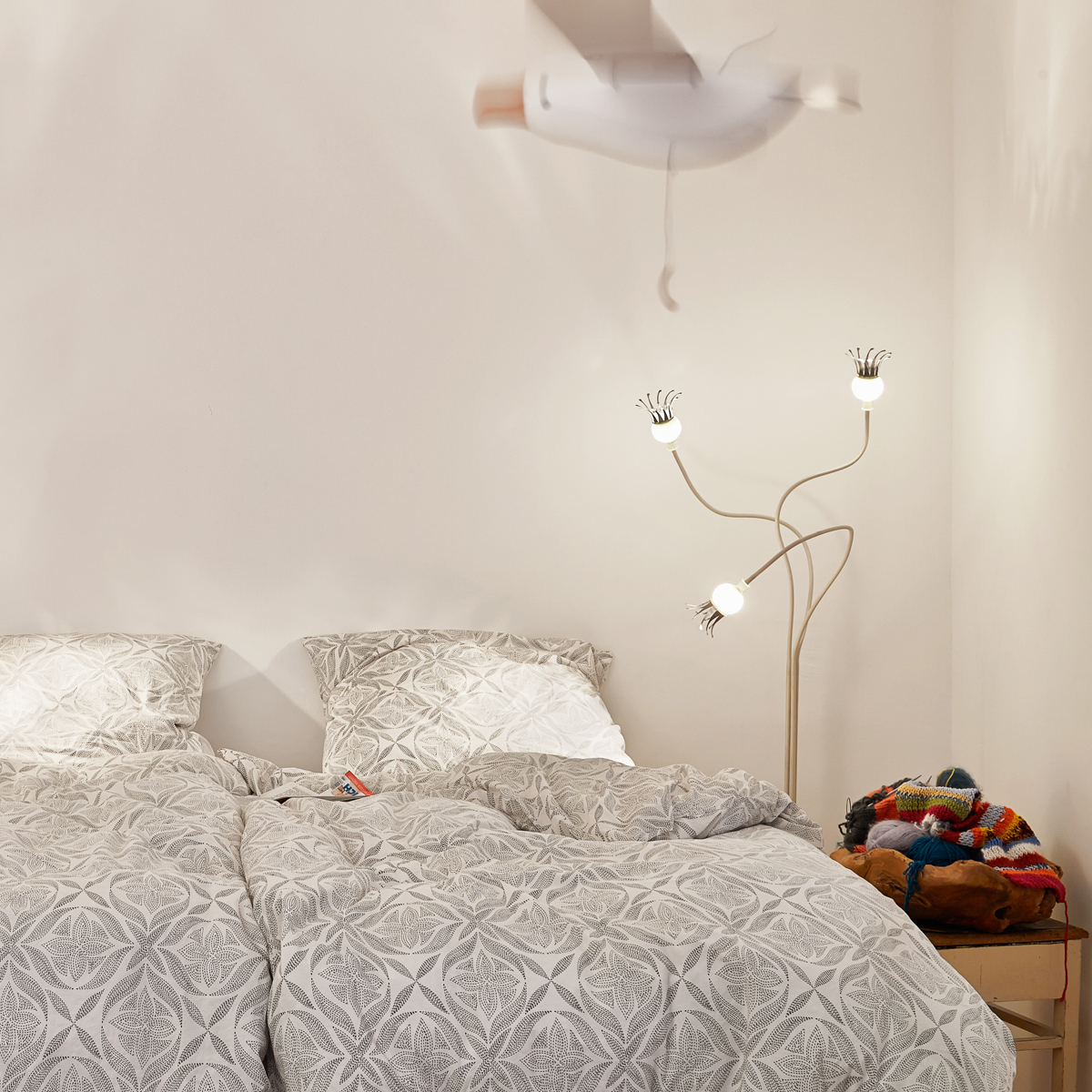 Serien.lighting Poppy Floor 3 Stehleuchte, Schirme: Keramik, Arme: beige