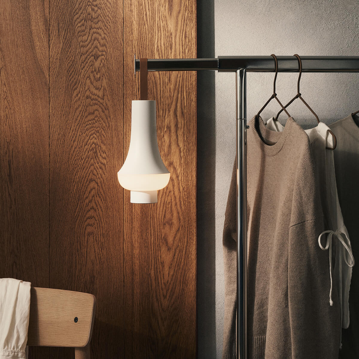 Louis Poulsen Tomoshi Portable LED Akkuleuchte, weiß matt