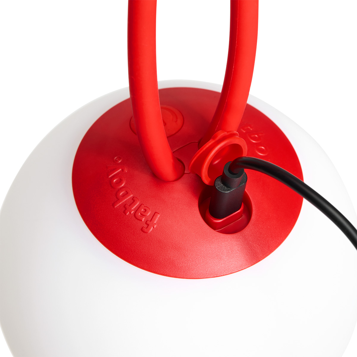 Fatboy Bolleke Mini LED Akku-Pendelleuchte, 3er-Set, rot, Ladeprozess
