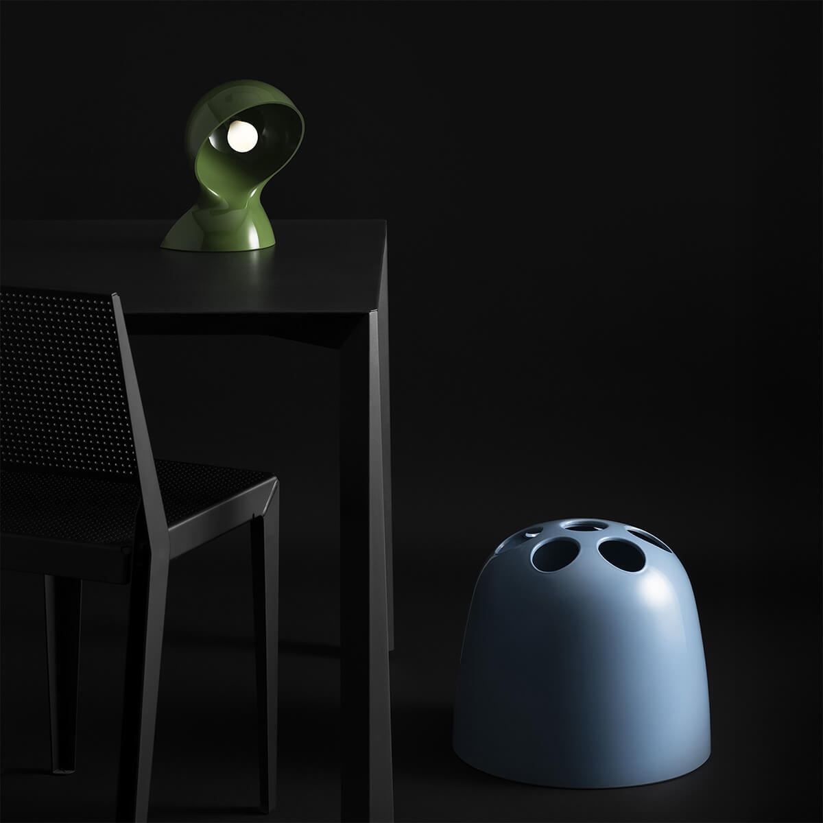 Artemide Milano Danese Dedalo Schirmständer, hellblau