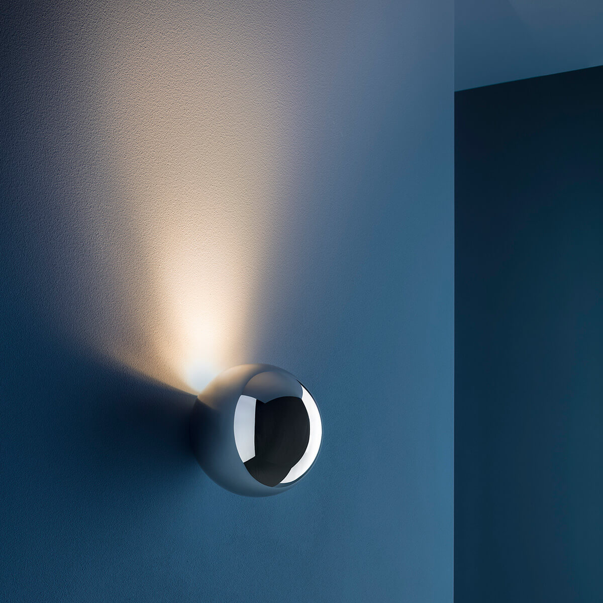 Catellani & Smith Sfera W LED Wandleuchte, Nickel (eingeschaltet) (Foto: Nava-Rapacchietta)