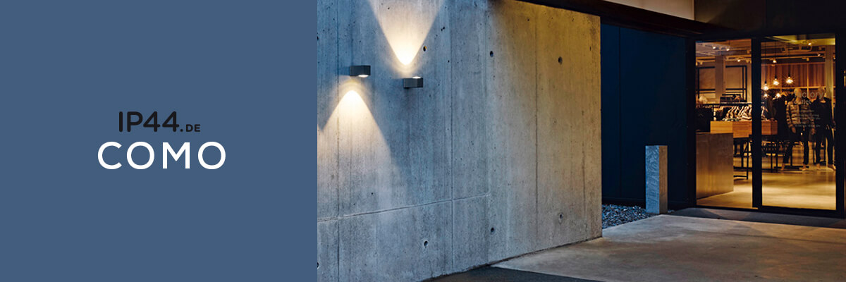 IP44.DE como Wandleuchten an moderner Betonfassade im Außenbereich eines Eingangs