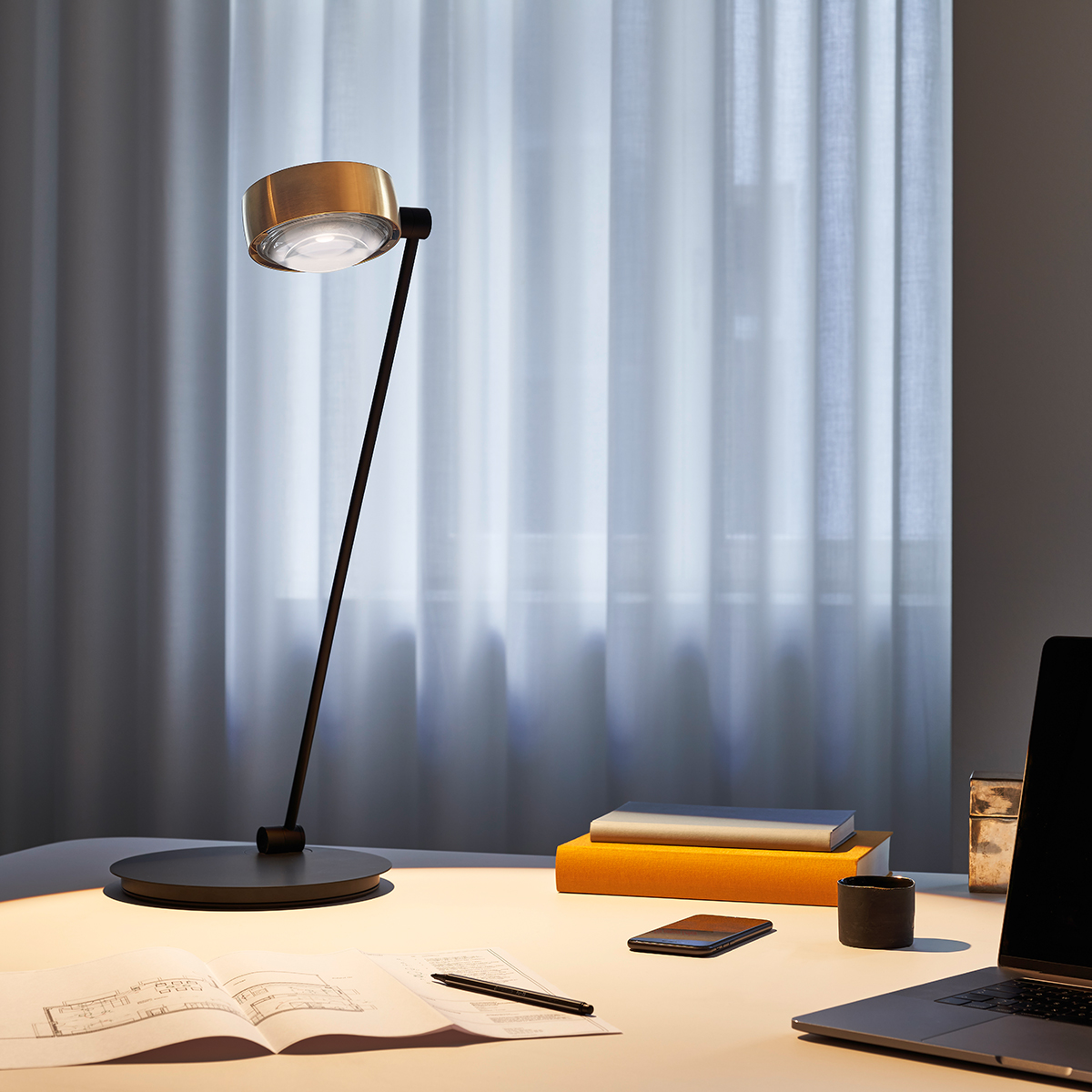 Occhio Sento C tavolo LED Tischleuchte, 60 cm, 2700 K, Ausrichtung: links vom Objekt, Bronze / schwarz matt