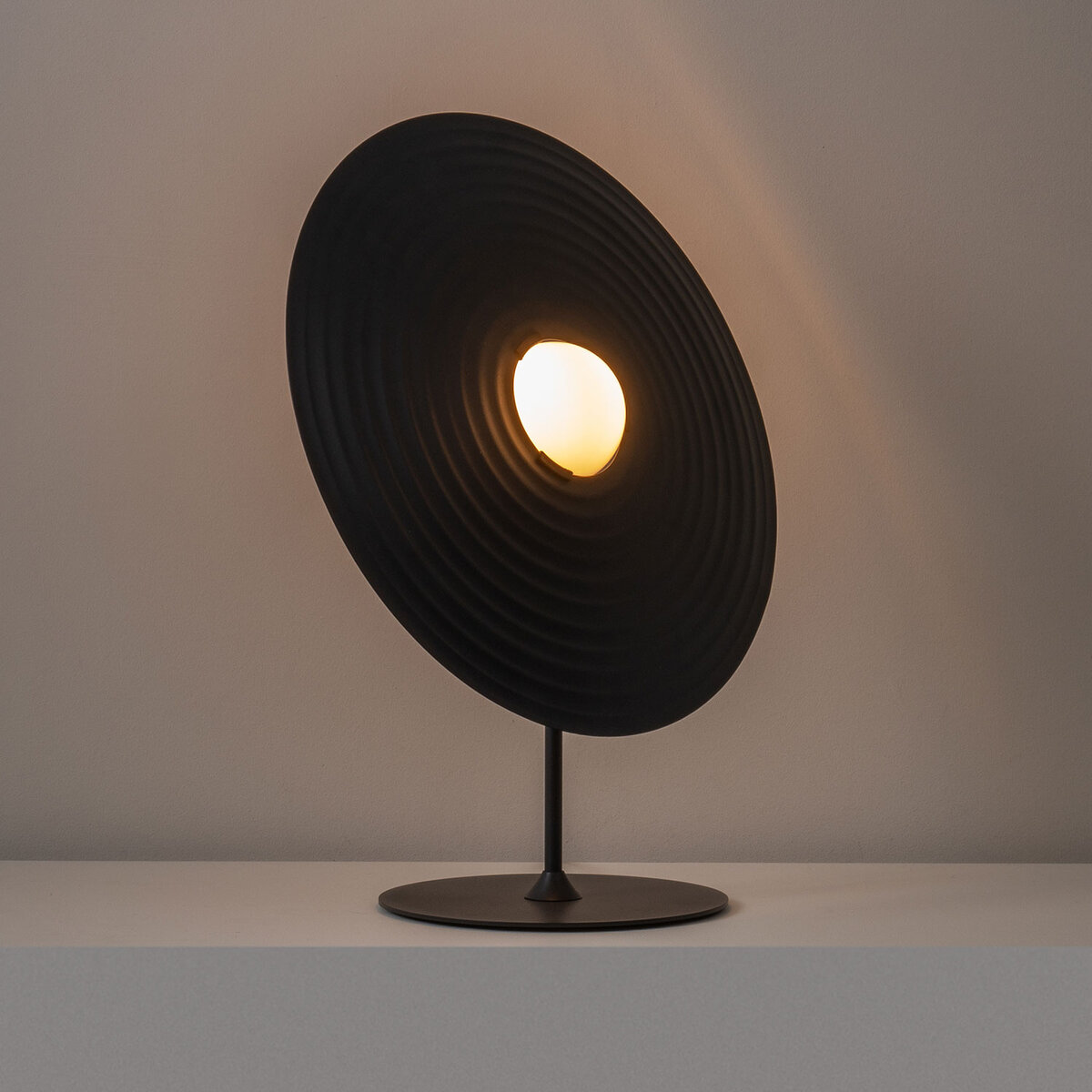 Milan Symphony Tischleuchte, Schirm Ø: 45 cm, anthrazitgrau