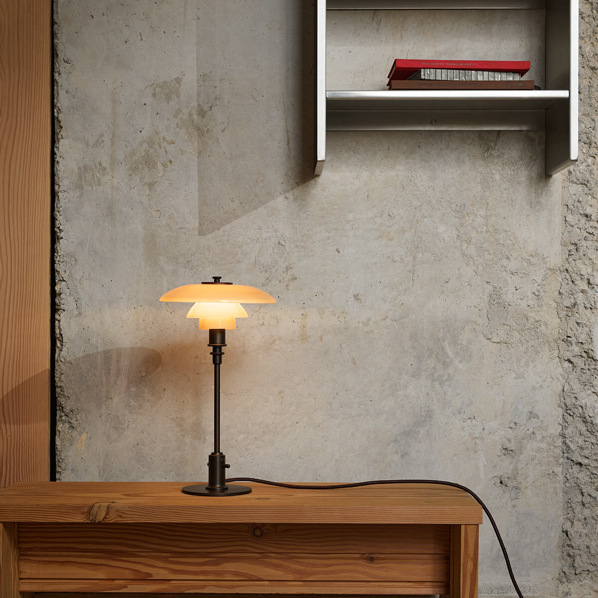 Louis Poulsen PH 2/1 Tischleuchte Limited Edition, Altmessing / Glas dusty terracotta