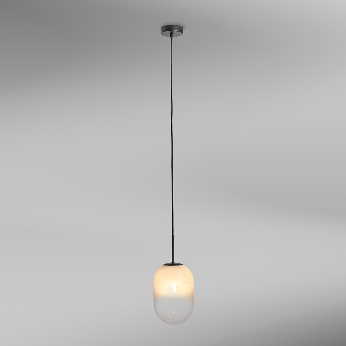 LupiaLicht Sombra Pendelleuchte, Ø: 18 cm, schwarz / Glas: weiß