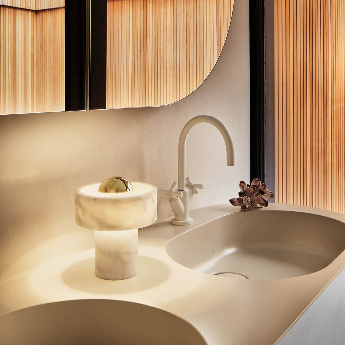 Tom Dixon Stone Portable LED Akkuleuchte, Gold / Marmor