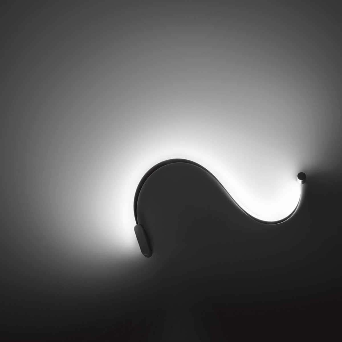 Cini & Nils FormaLa Parete, Stahl satiniert / weiß, Installationsbeispiel