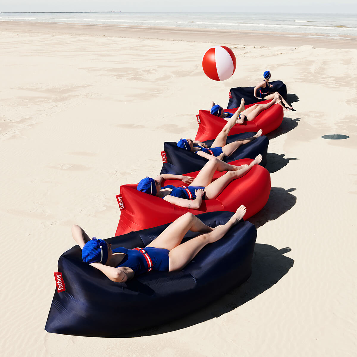 Fatboy Lamzac 3.0 Luftsofa, rot und Dark blue (dunkelblau)