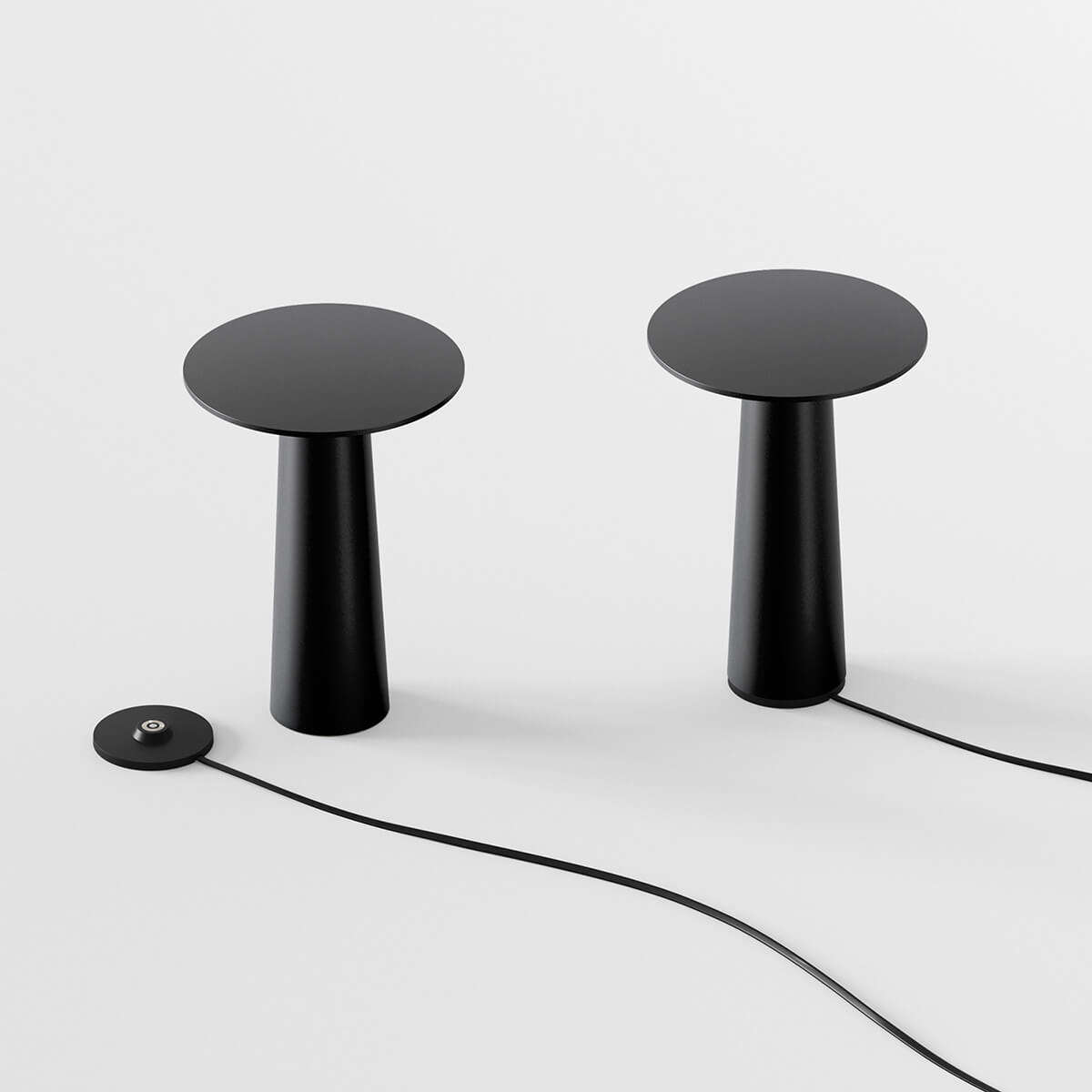 IP44.DE Lix mini LED Akkuleuchte, Dim-to-Amber, jet black (schwarz) (Ladestation inbegriffen)