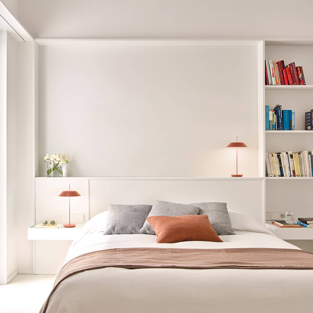 Vibia Mayfair Mini 5495 LED Akkuleuchte, dunkelrot