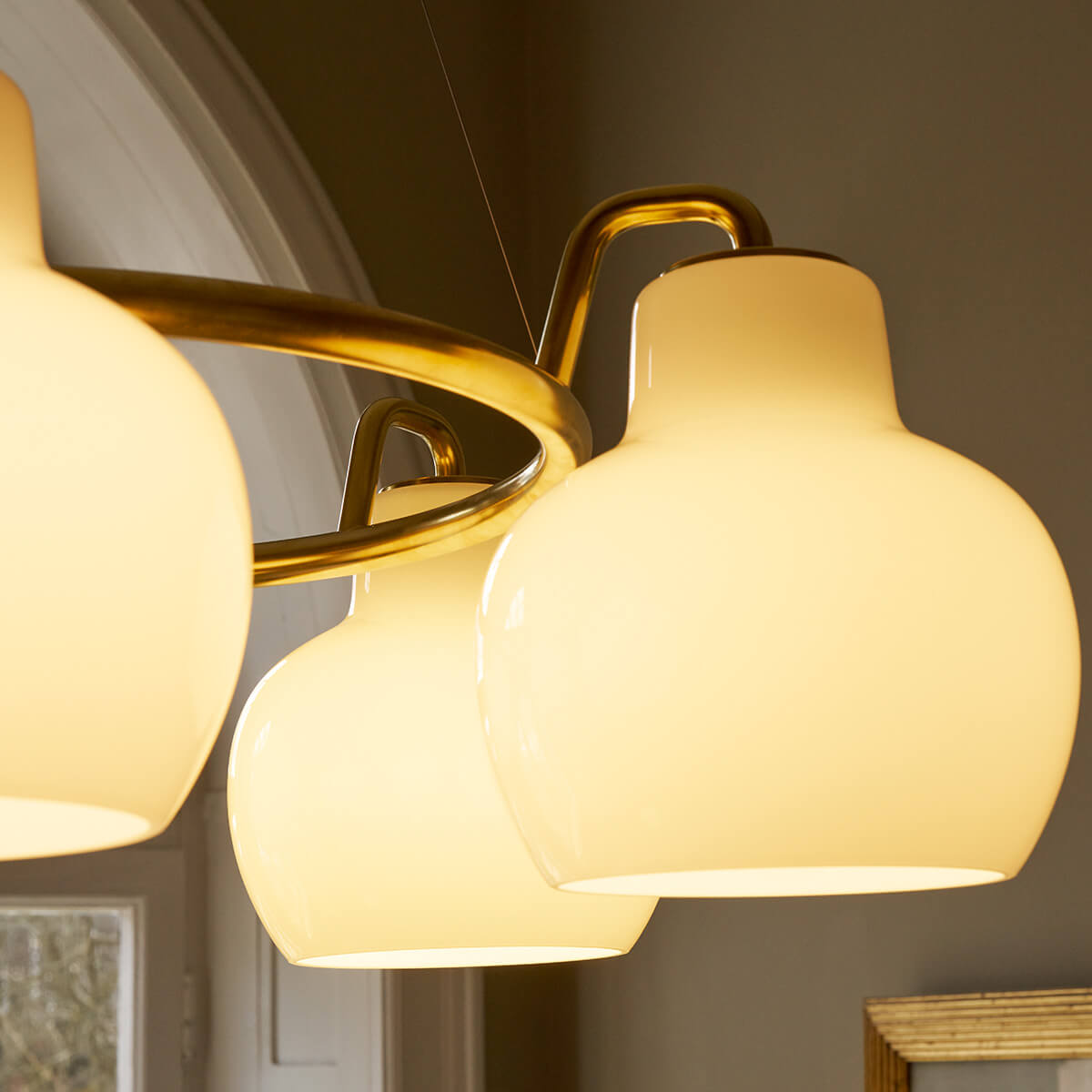 Louis Poulsen VL Ring Crown 3-5-7 Pendelleuchte, 5-flg., Messing / Opalglas