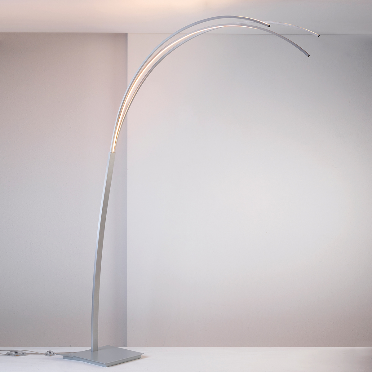 Bopp Bow LED Bogenleuchte, Aluminium geschliffen