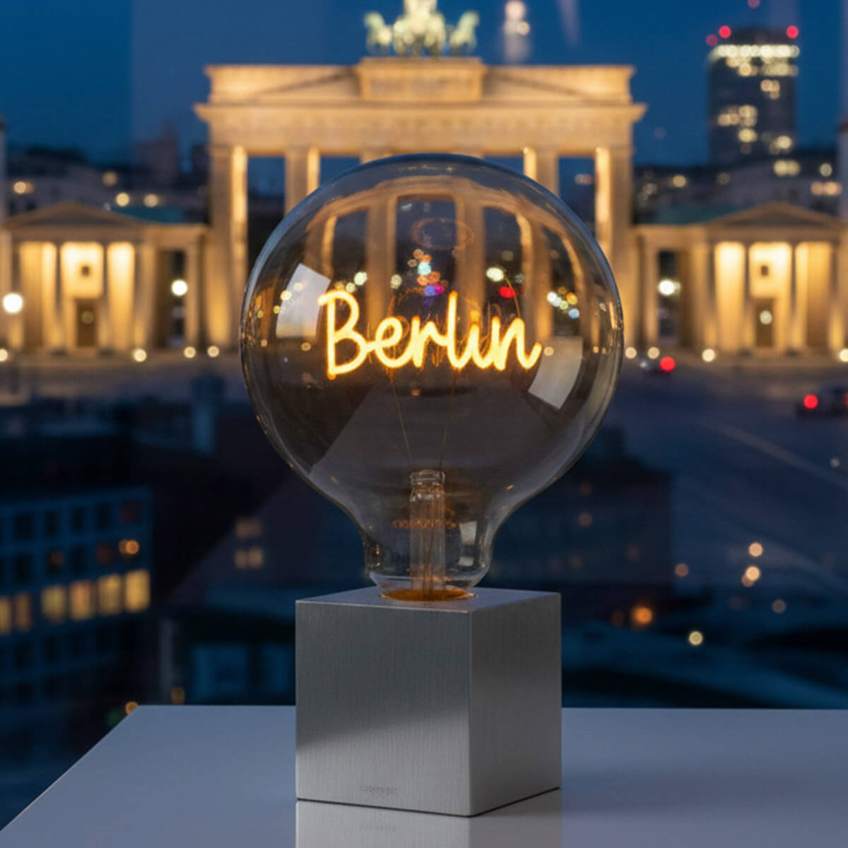 Berlin LED Filament Globelampe E27 Amber, 1,5 W 2000 K